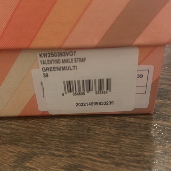 *Valentino pumps!!!-Worn once!!! - Picture 2 of 7